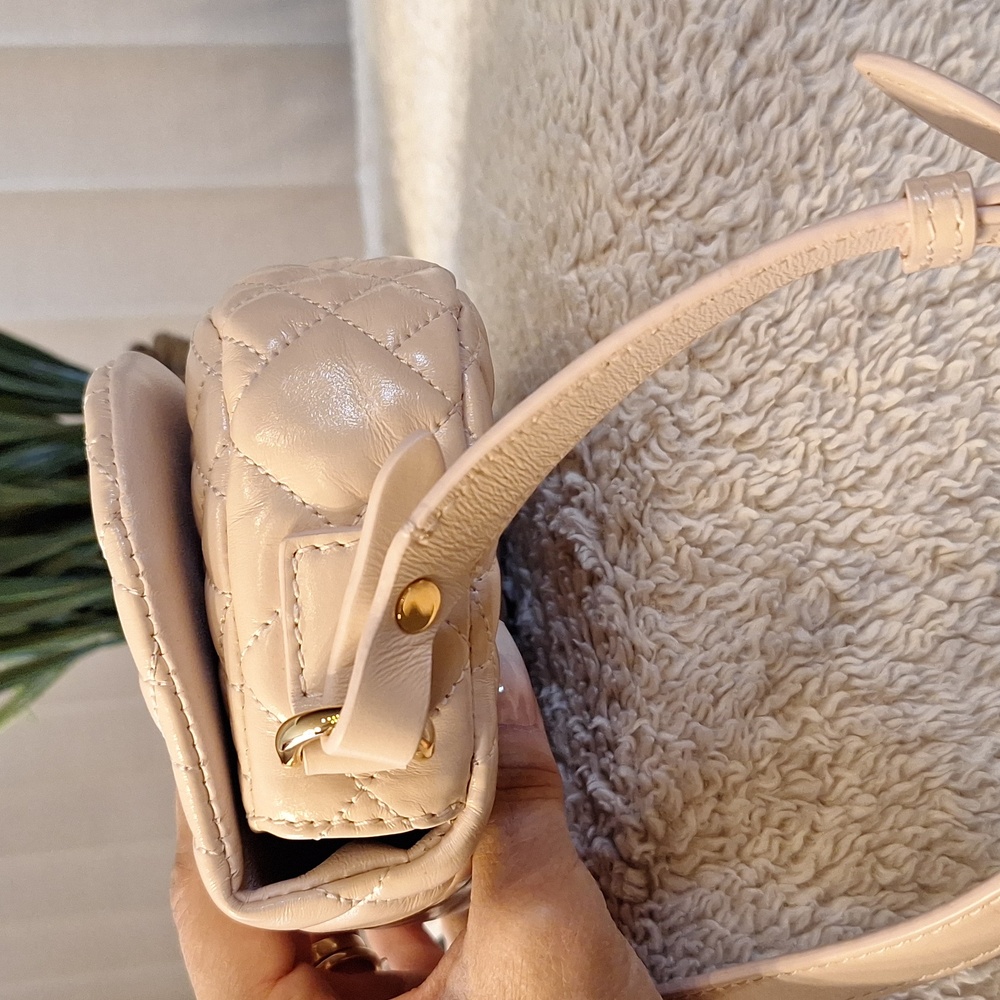 Gorgeous Versace Greca Goddess Leather Bag - Picture 9 of 14